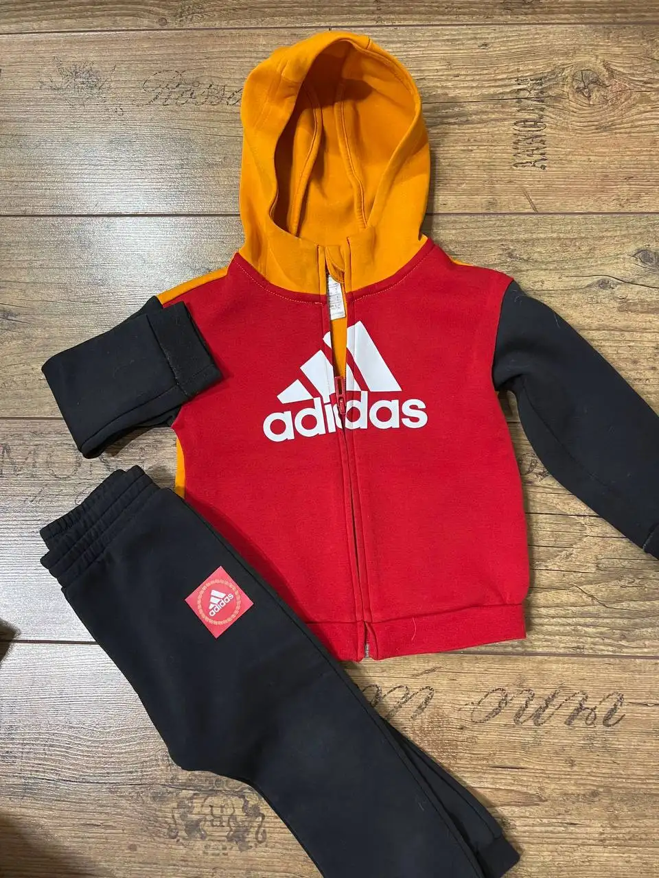 Оригинальный костюм Adidas для малыша - Одежда для детей (Товары для детей) в Неизвестно