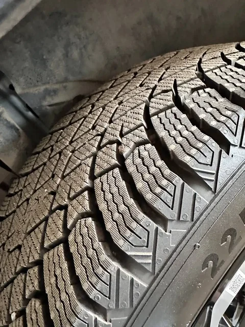 Продам зимние шины Ikon Autograph Snow 5 SUV 225/55 R18 - Мото в Москва