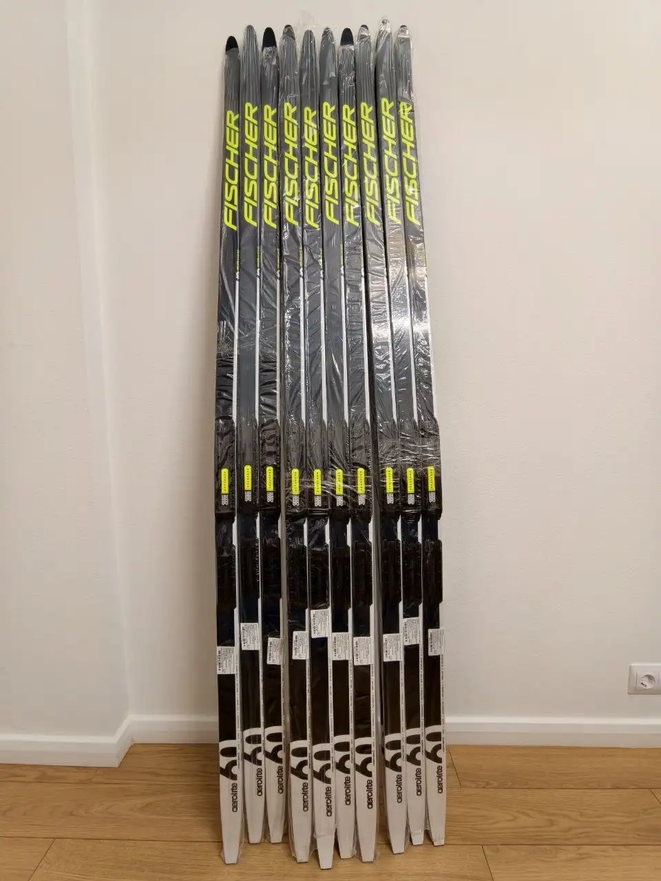 Продам новые коньковые лыжи Fischer Aerolite Skate 60 - Спортивный инвентарь (Хобби и отдых) в Москва