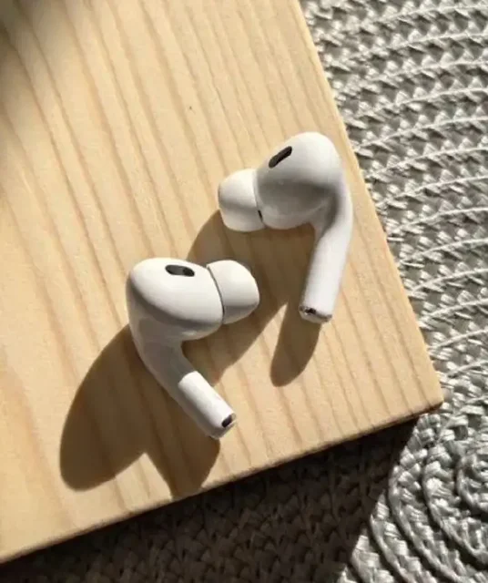AirPods Pro 1 с MagSafe чехлом и новыми амбушюрами, не работает шумоподавление - Аудиоинтерфейсы в Москва