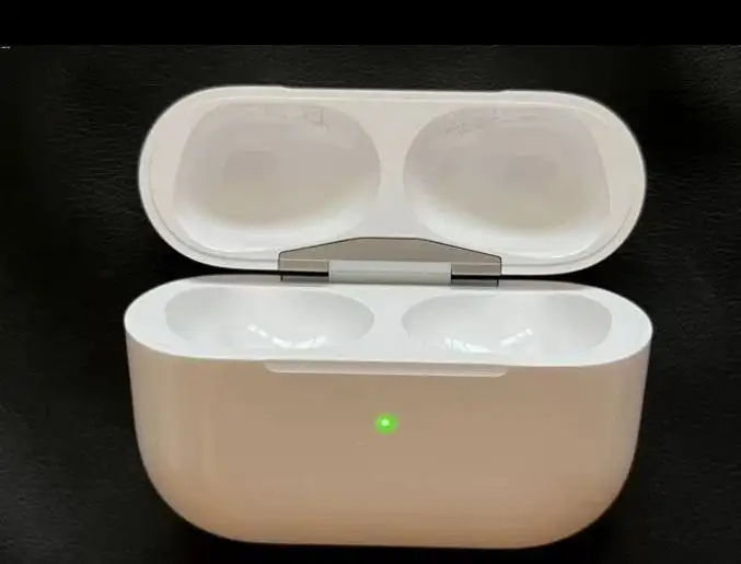 AirPods Pro 1 с MagSafe чехлом и новыми амбушюрами, не работает шумоподавление - Наушники (Электроника) в Москва