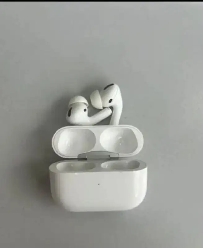 AirPods Pro 1 с MagSafe чехлом и новыми амбушюрами, не работает шумоподавление - Наушники (Электроника) в Москва