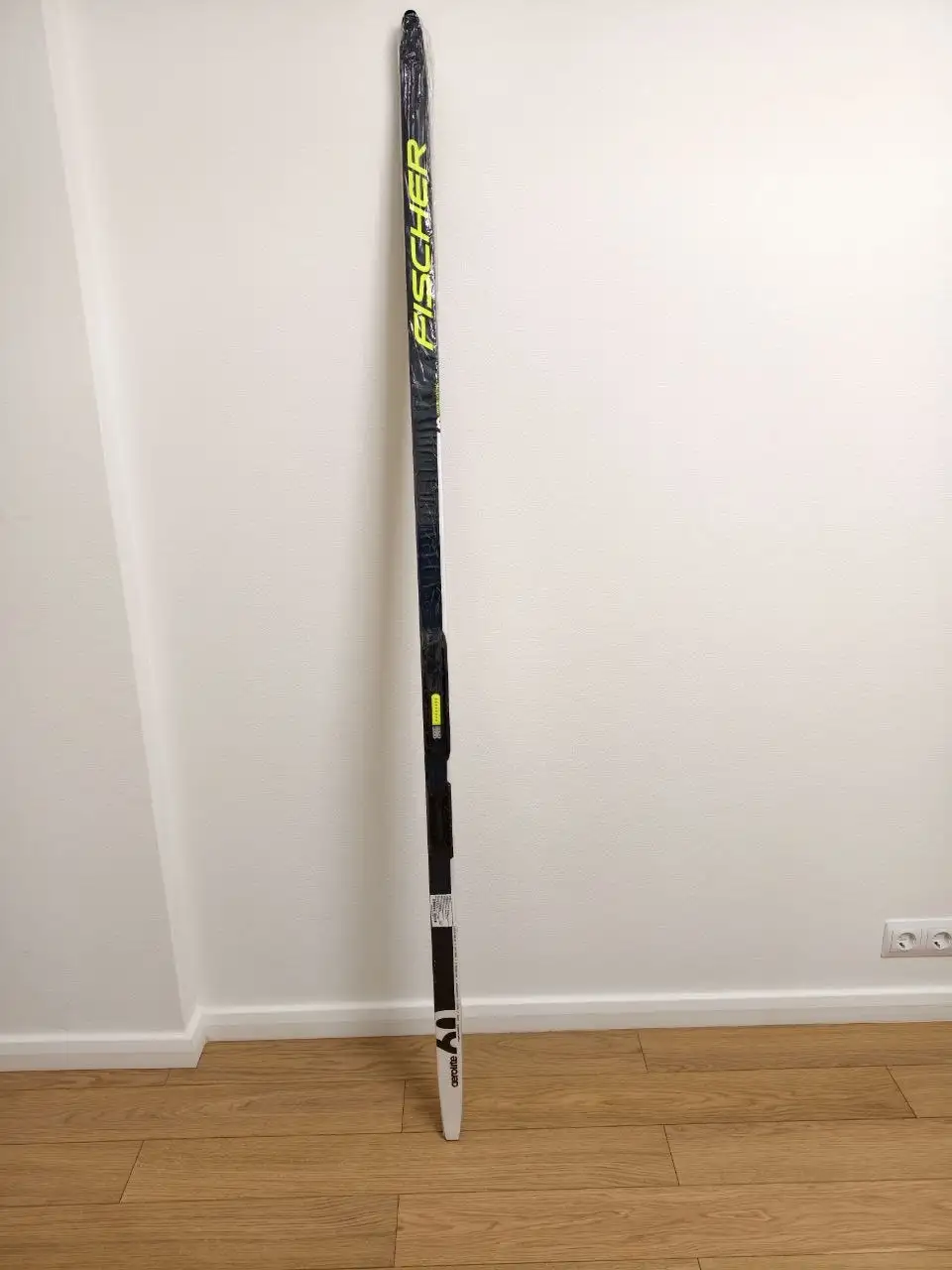 Продам коньковые лыжи Fischer Aerolite Skate 60 - Спортивный инвентарь (Хобби и отдых) в Москва