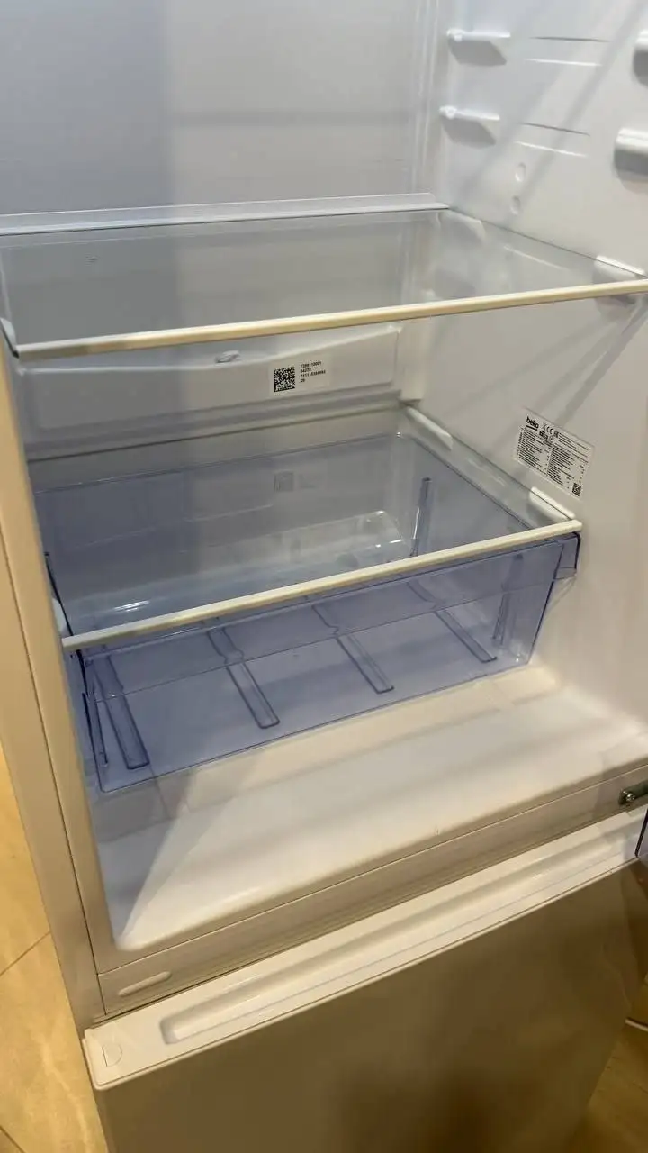 Холодильник Beko, 1 год эксплуатации - Холодильники (Для дома и дачи) в Москва