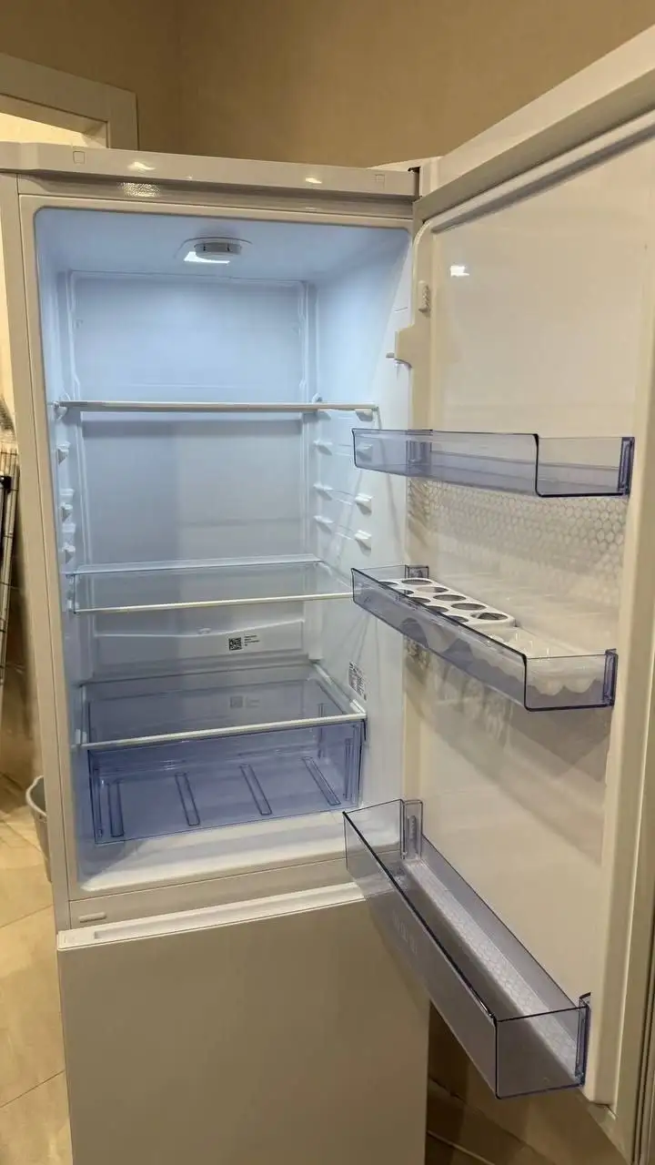 Холодильник Beko, 1 год эксплуатации - Холодильники (Для дома и дачи) в Москва