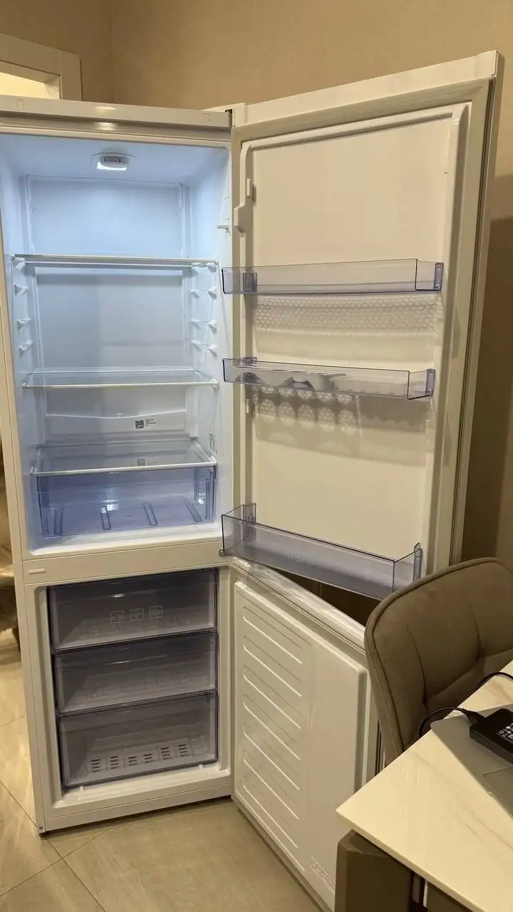 Холодильник Beko, 1 год эксплуатации - Холодильники (Для дома и дачи) в Москва