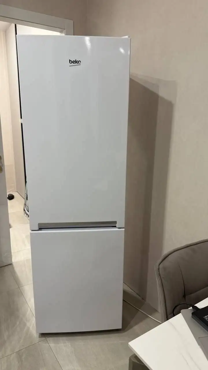 Холодильник Beko, 1 год эксплуатации - Холодильники (Для дома и дачи) в Москва