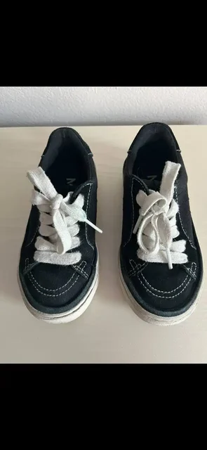 Продам кроссовки Fila размеры 28-30 - Жилетки в Москва