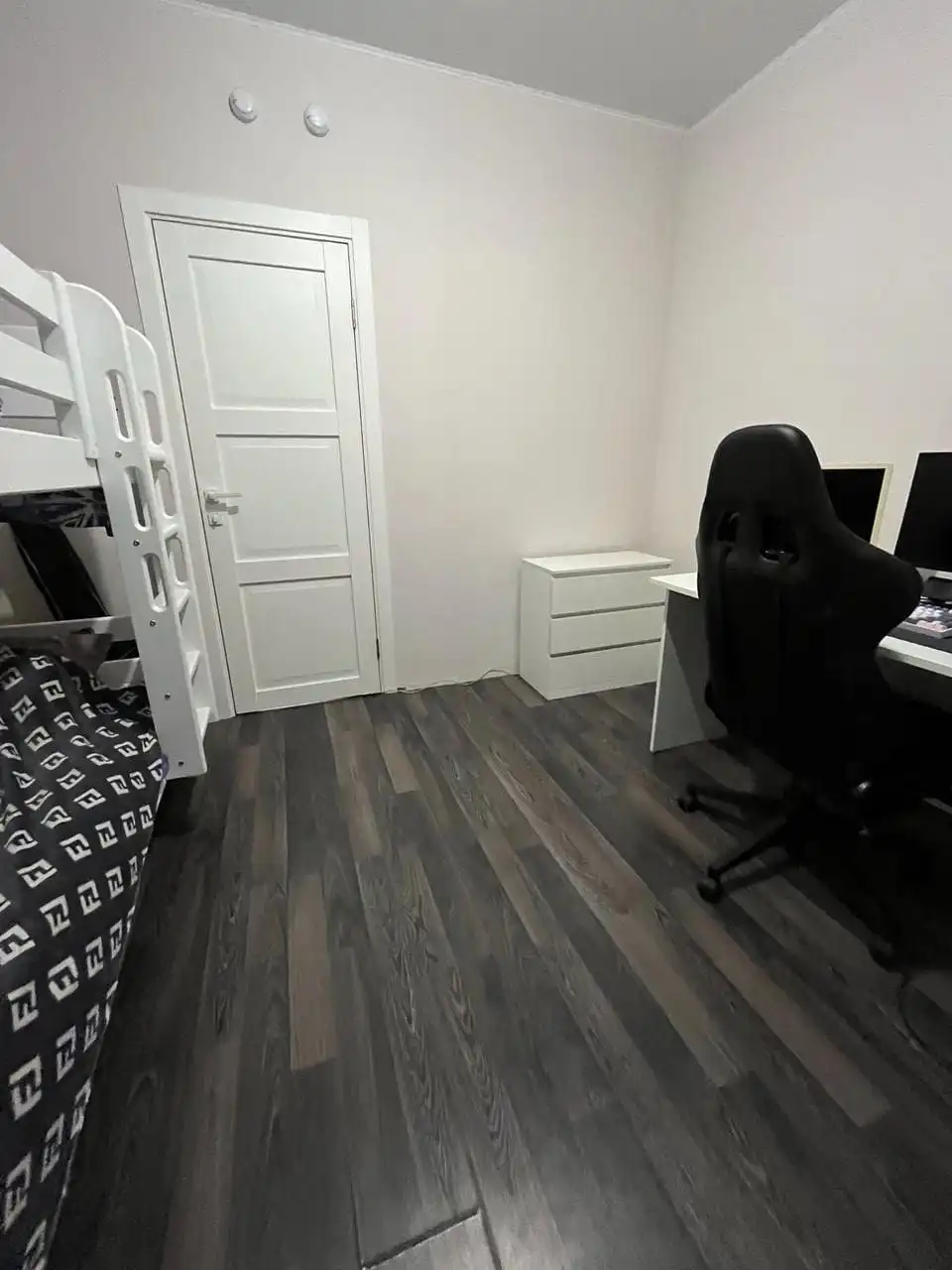 Сдам трехкомнатную квартиру в центре Уфы