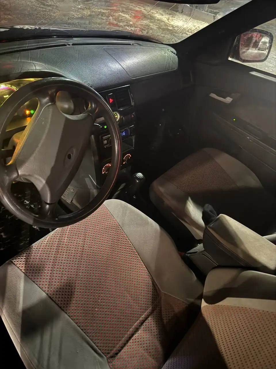 Автомобиль 2010 года