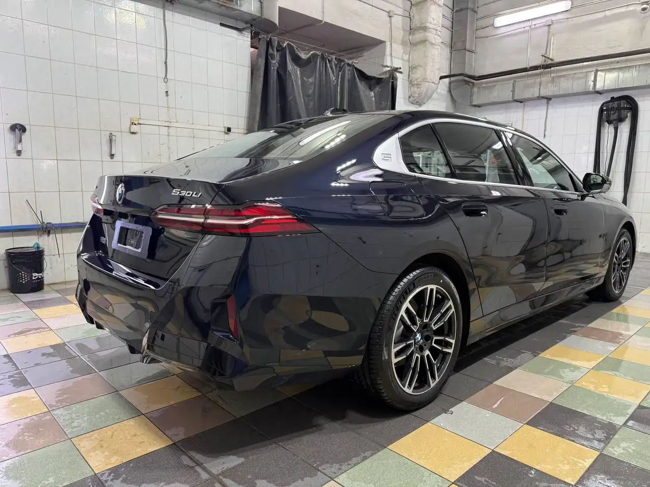 Продажа автомобиля BMW 530i xDrive M Sport 2023 года - Авто в Неизвестно