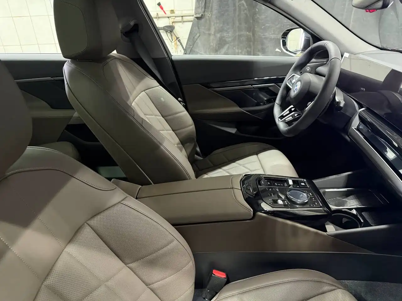 Продажа автомобиля BMW 530i xDrive M Sport 2023 года - Авто в Неизвестно