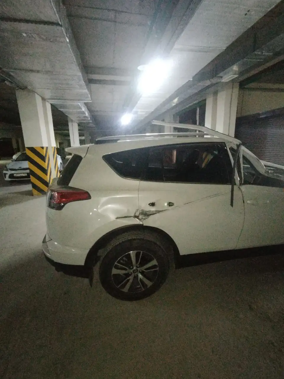 Toyota RAV4 4 поколение рестайлинг 2016 год после ДТП - Легковые автомобили (Авто) в Анапа