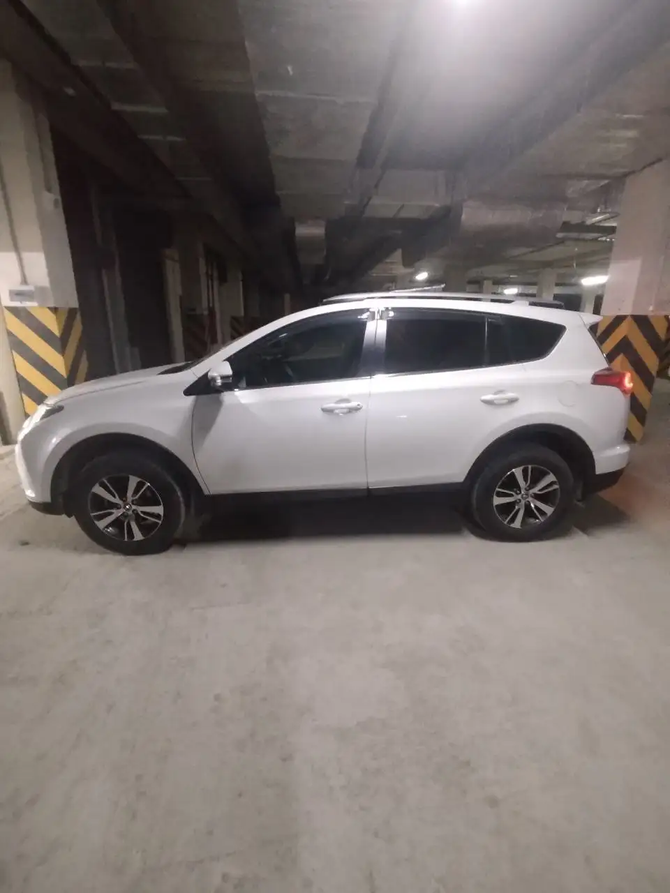 Toyota RAV4 4 поколение рестайлинг 2016 год после ДТП - Легковые автомобили (Авто) в Анапа