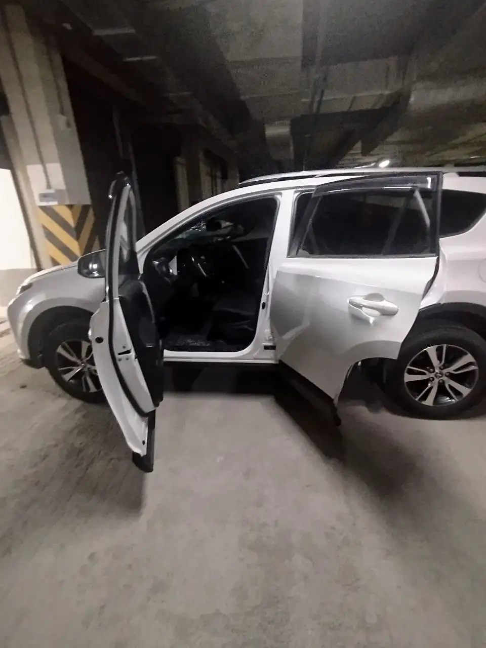 Toyota RAV4 4 поколение рестайлинг 2016 год после ДТП - Легковые автомобили (Авто) в Анапа