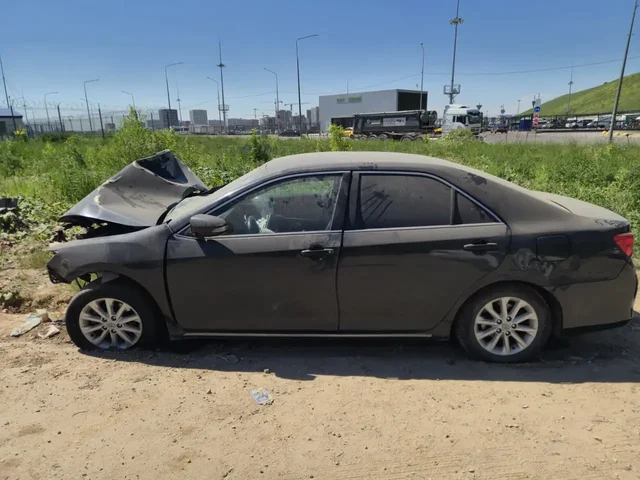 Toyota Camry 7 поколение (XV50) 2012 после ДТП - Диски и шины в Москва