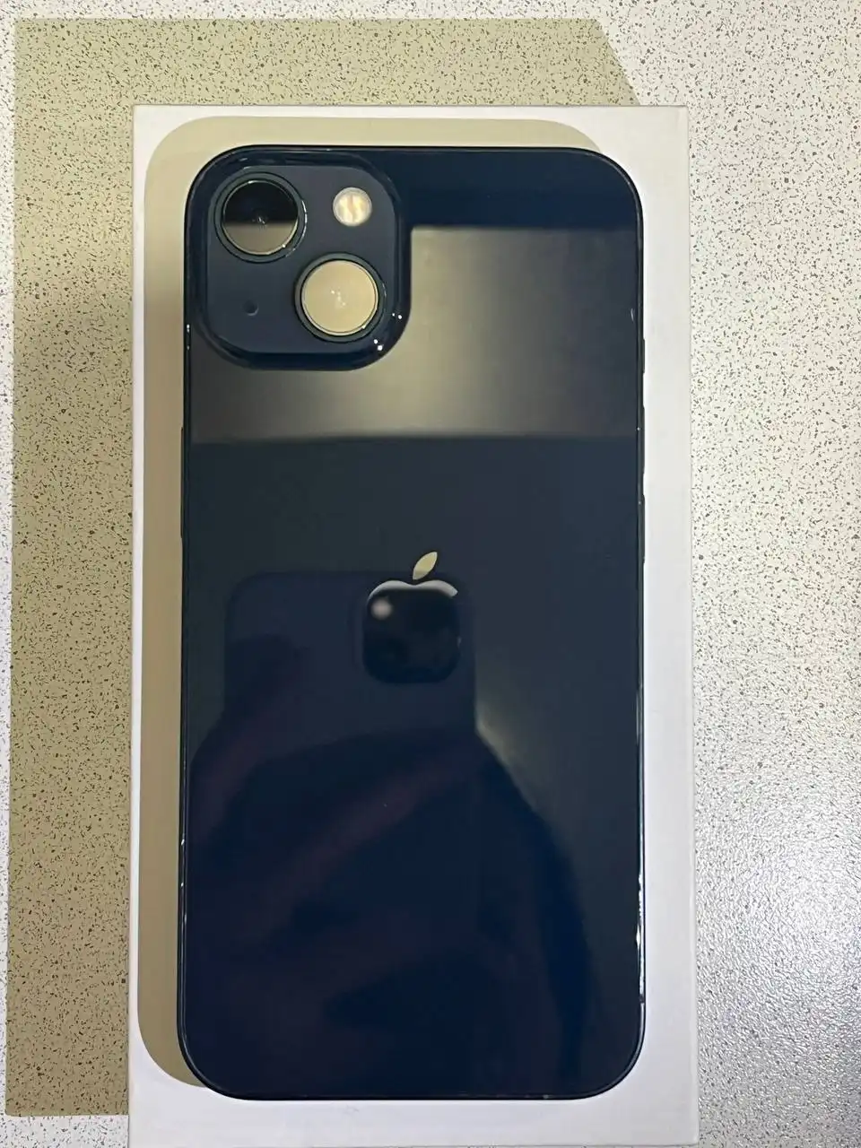 Продам iPhone 13 128 ГБ в идеальном состоянии