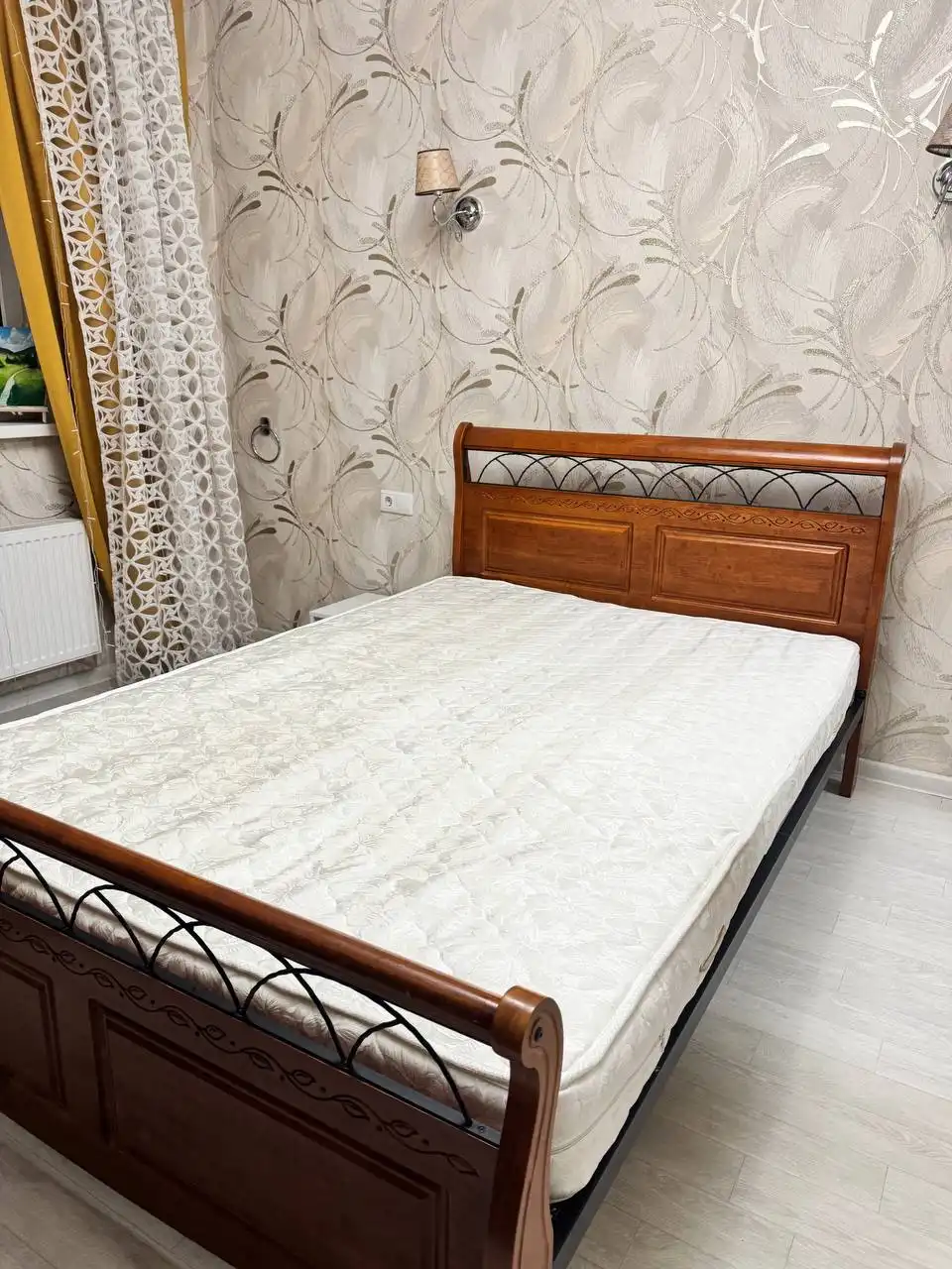 Кровать с матрасом 140х200