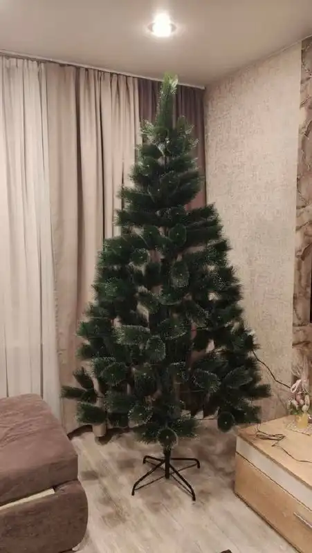 Продажа искусственной елки 210 см