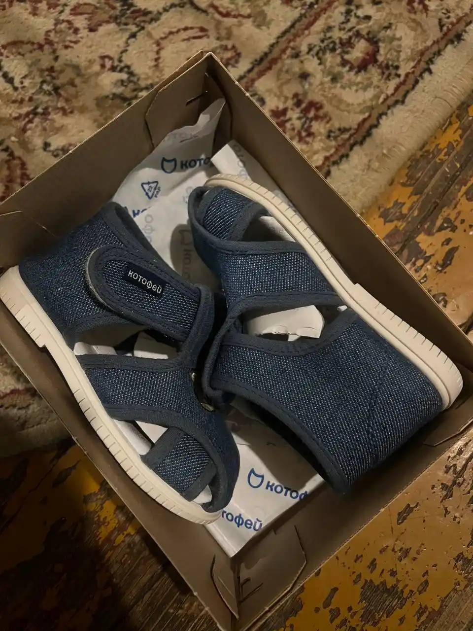 Кроссовки и сандалики с мишкой