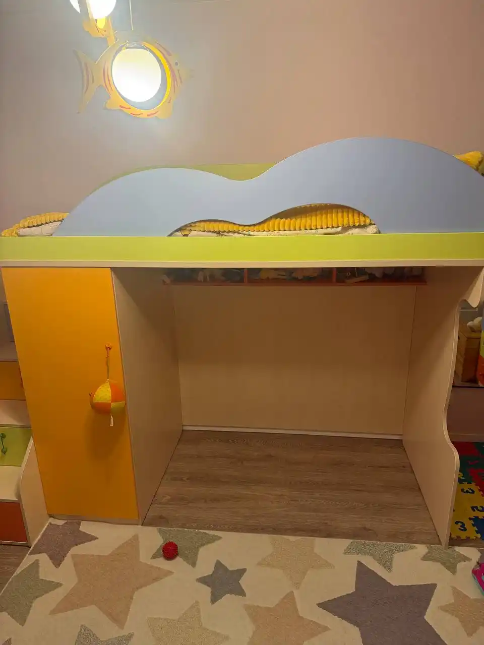 Двухъярусная кровать и шкаф МИА