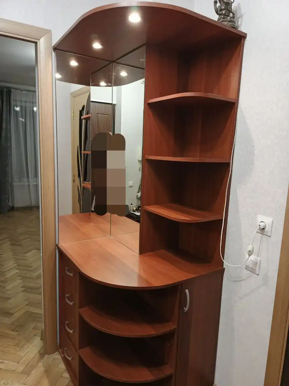 Шкаф угловой в прихожую с зеркалом и подсветкой