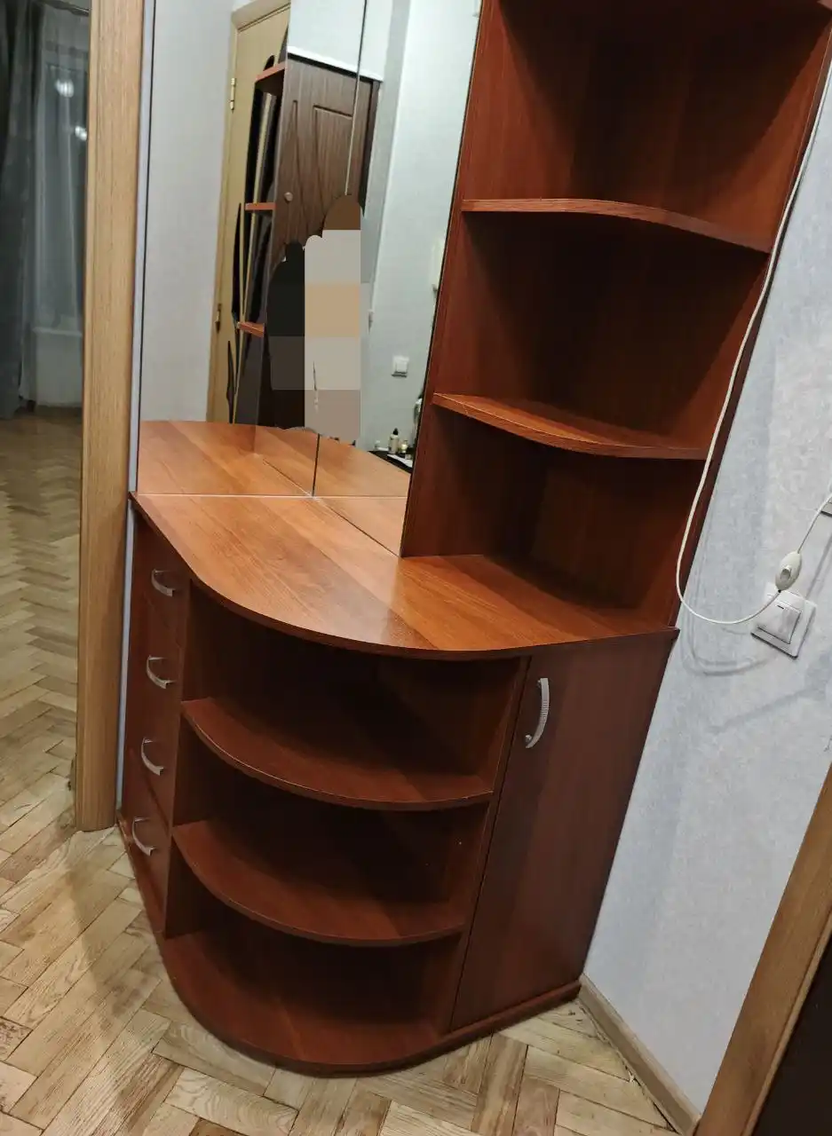 Шкаф угловой в прихожую с зеркалом и подсветкой