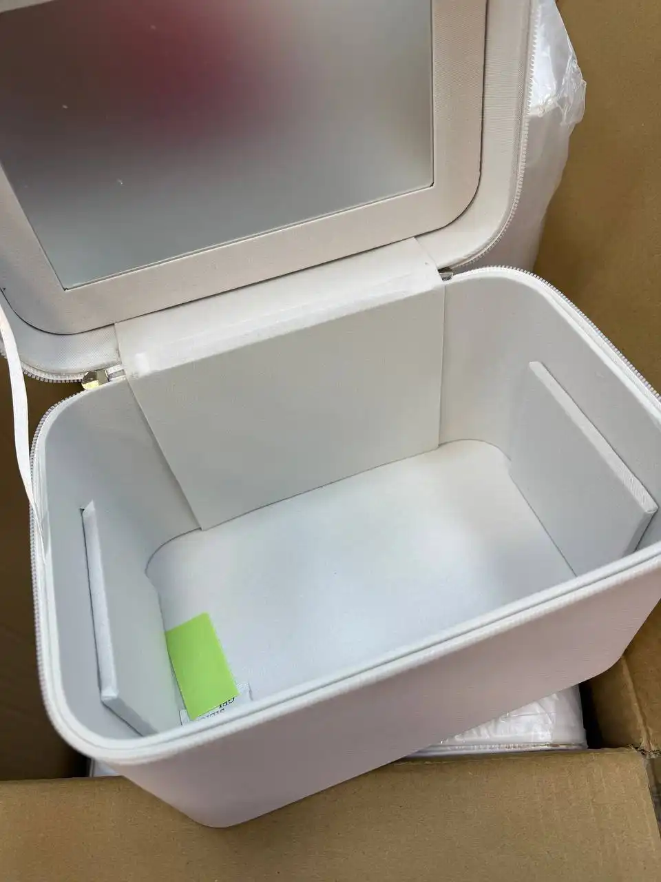 Косметички женские твердые с зеркалом