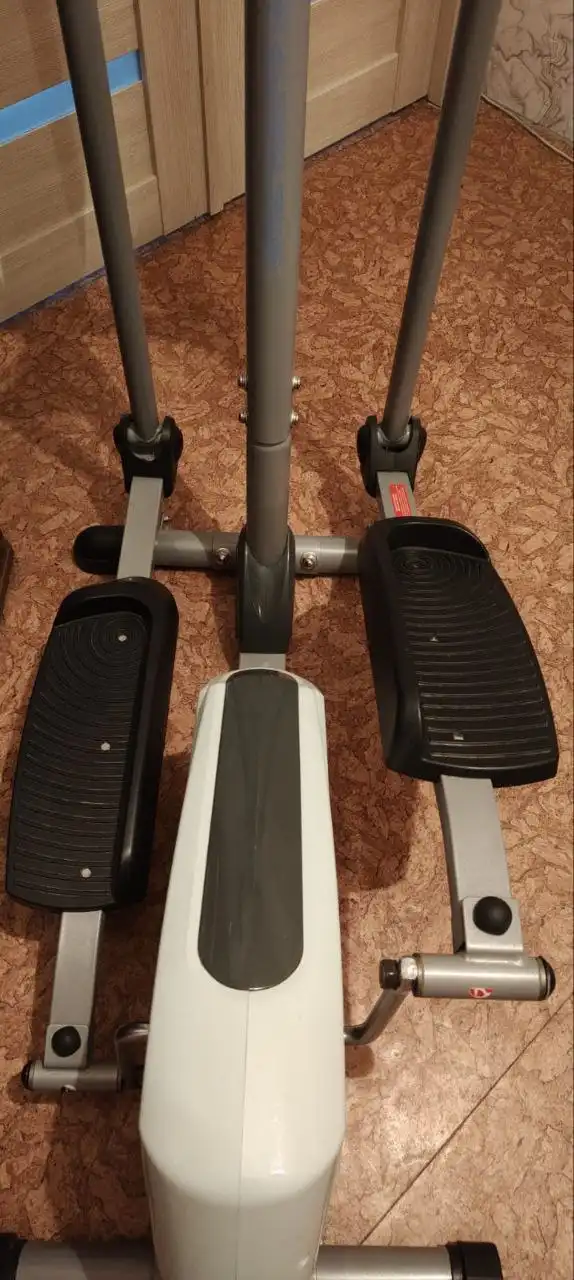 Эллиптический тренажёр LifeGear 93380 в отличном состоянии