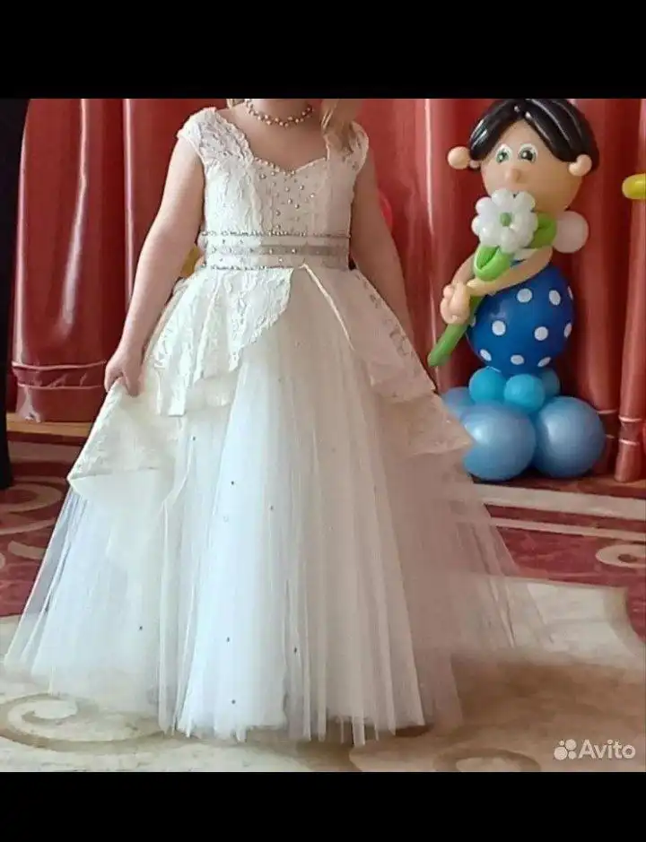 Нарядное бежевое платье для девочки 6-7 лет