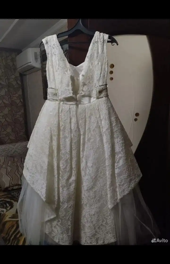 Нарядное бежевое платье для девочки 6-7 лет