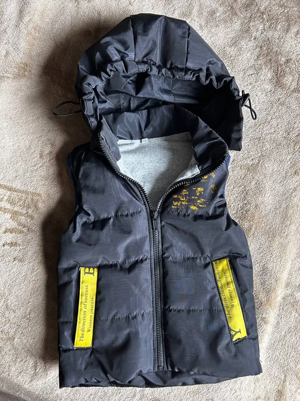Детская жилетка с капюшоном, размер 22