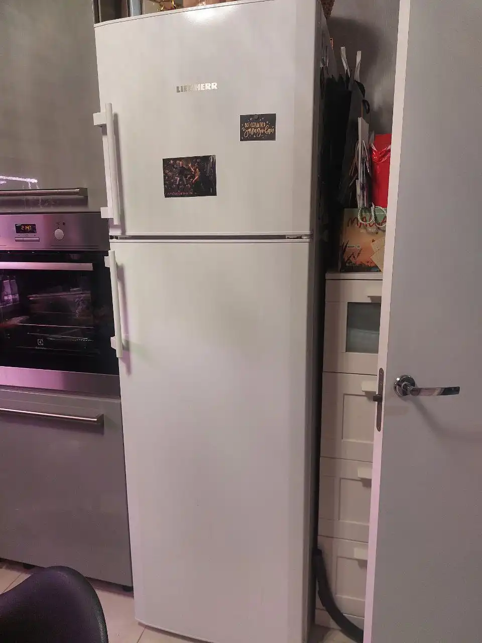 Продам холодильник Liebherr отдельностоящий