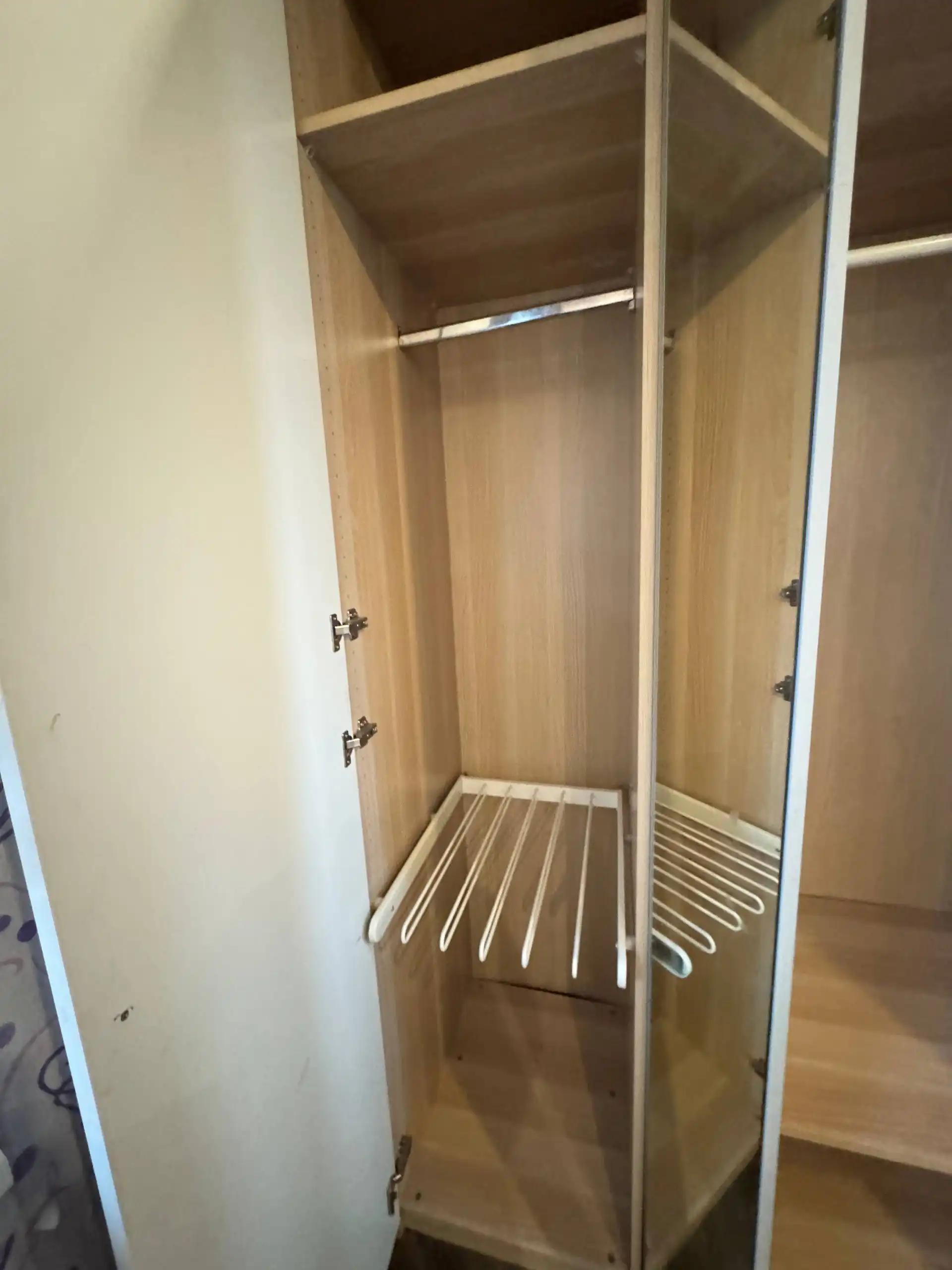 Шкаф ИКЕА с выдвижной полкой для штанов