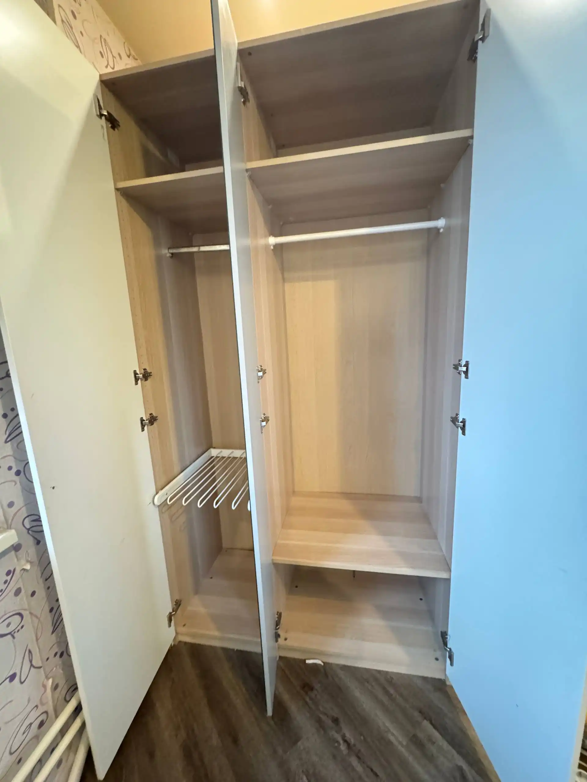 Шкаф ИКЕА с выдвижной полкой для штанов