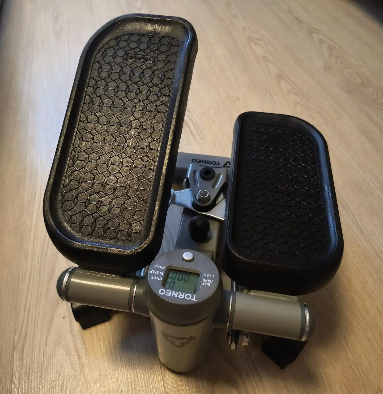 Спортивный инвентарь: степпер Torneo, коврик, обруч, гантели