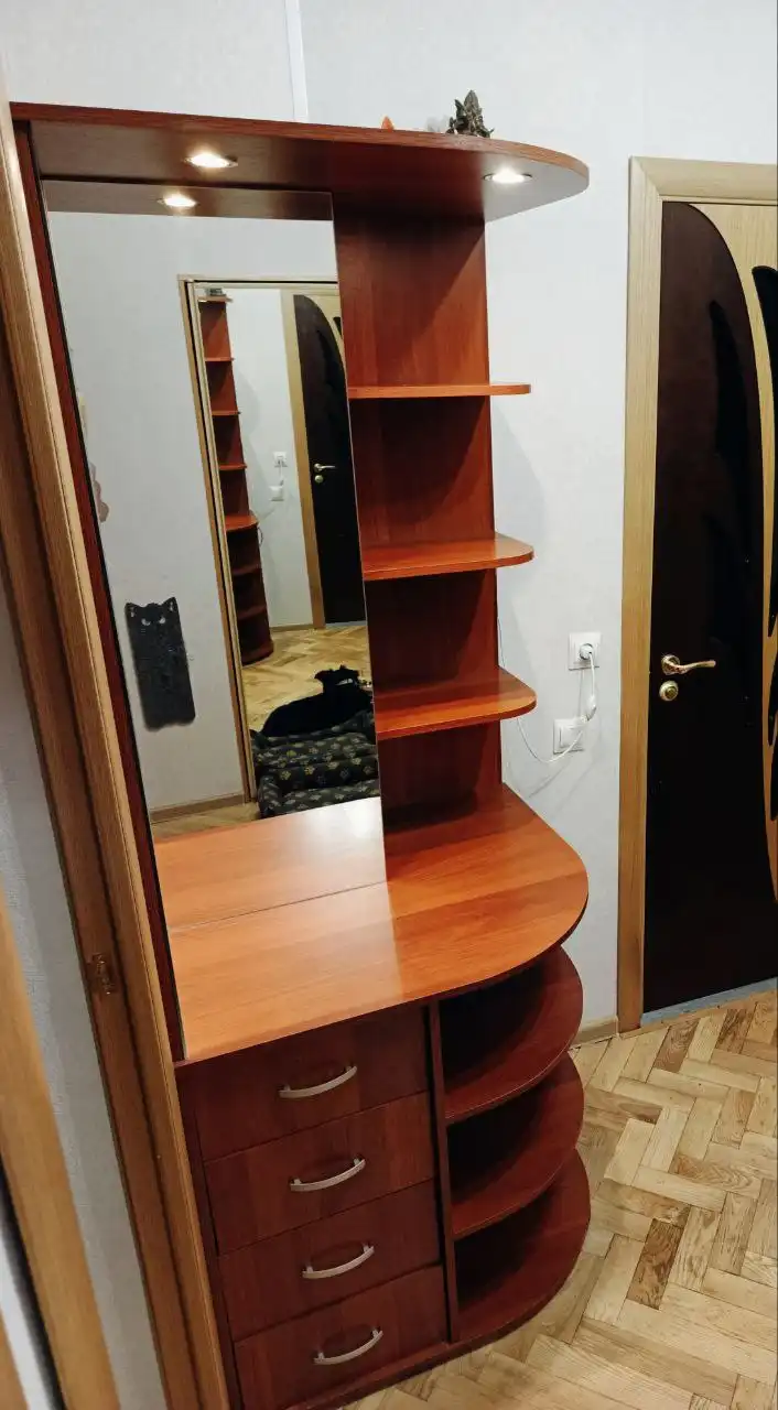 Продажа шкафа-зеркала в прихожую
