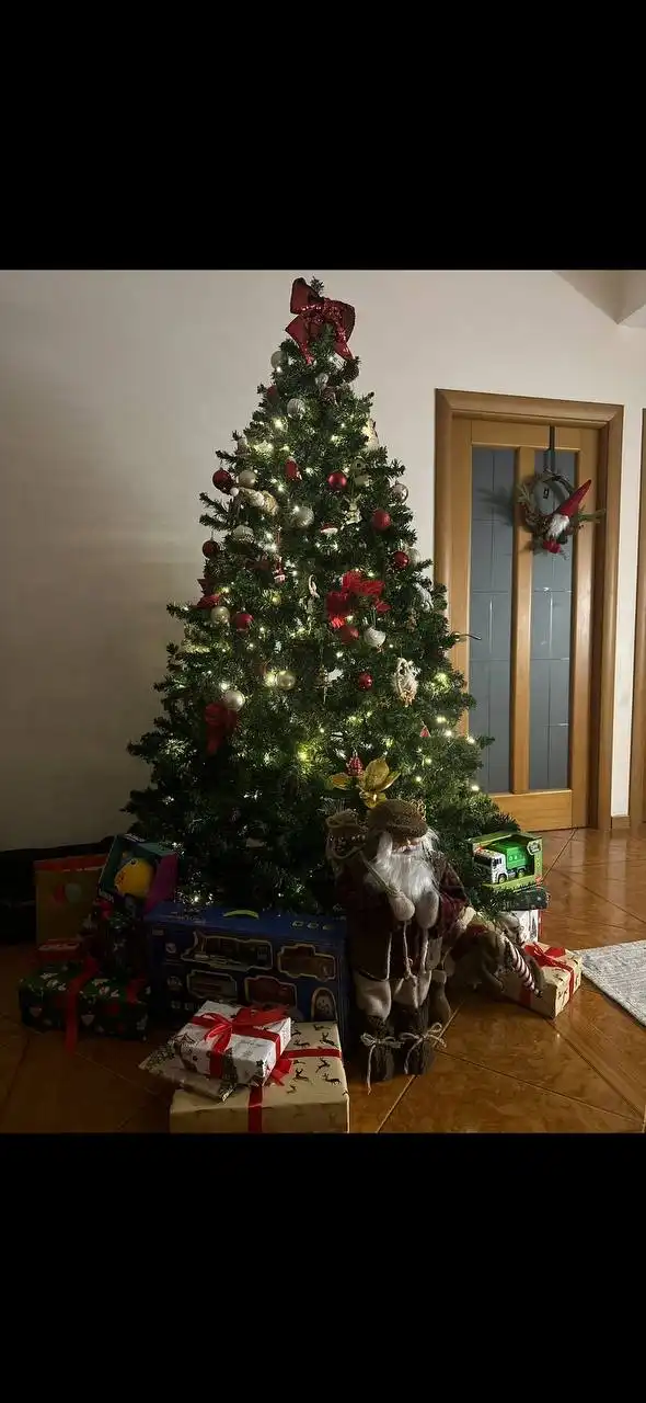 Продам елку ПВХ высотой 240 см