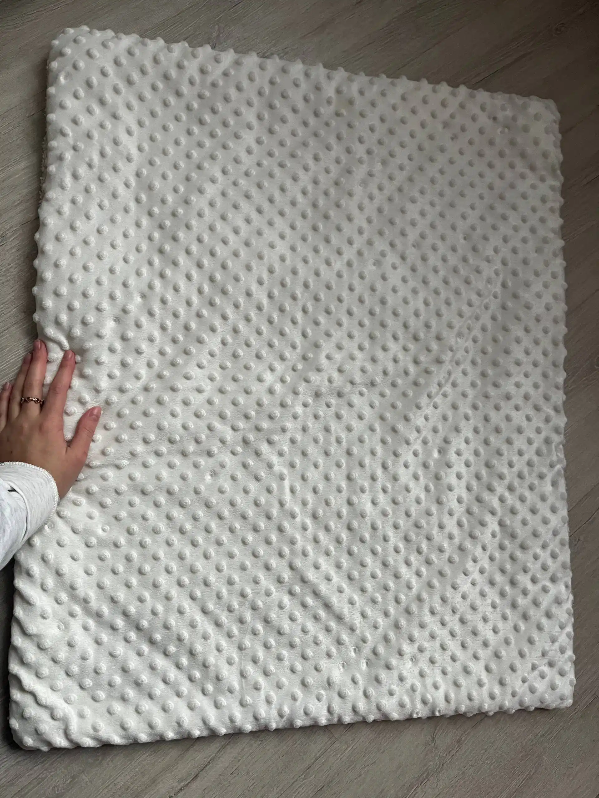 Розовый конверт-плед и бежевое одеялко для новорожденных