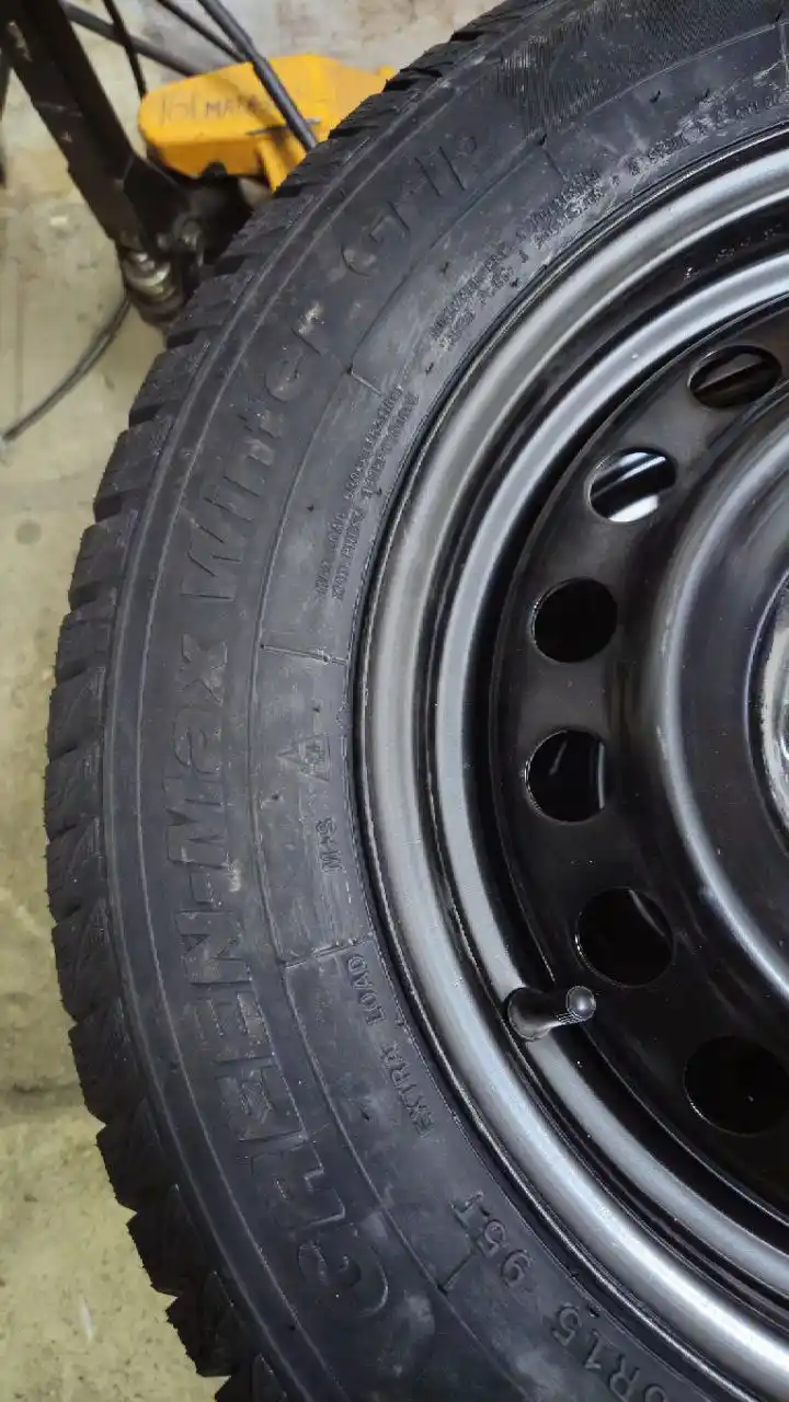 Продажа комплекта новой резины и дисков для Kia Cerato