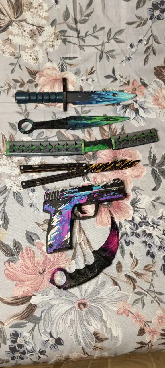 Продажа деревянных ножей и пистолета из игр