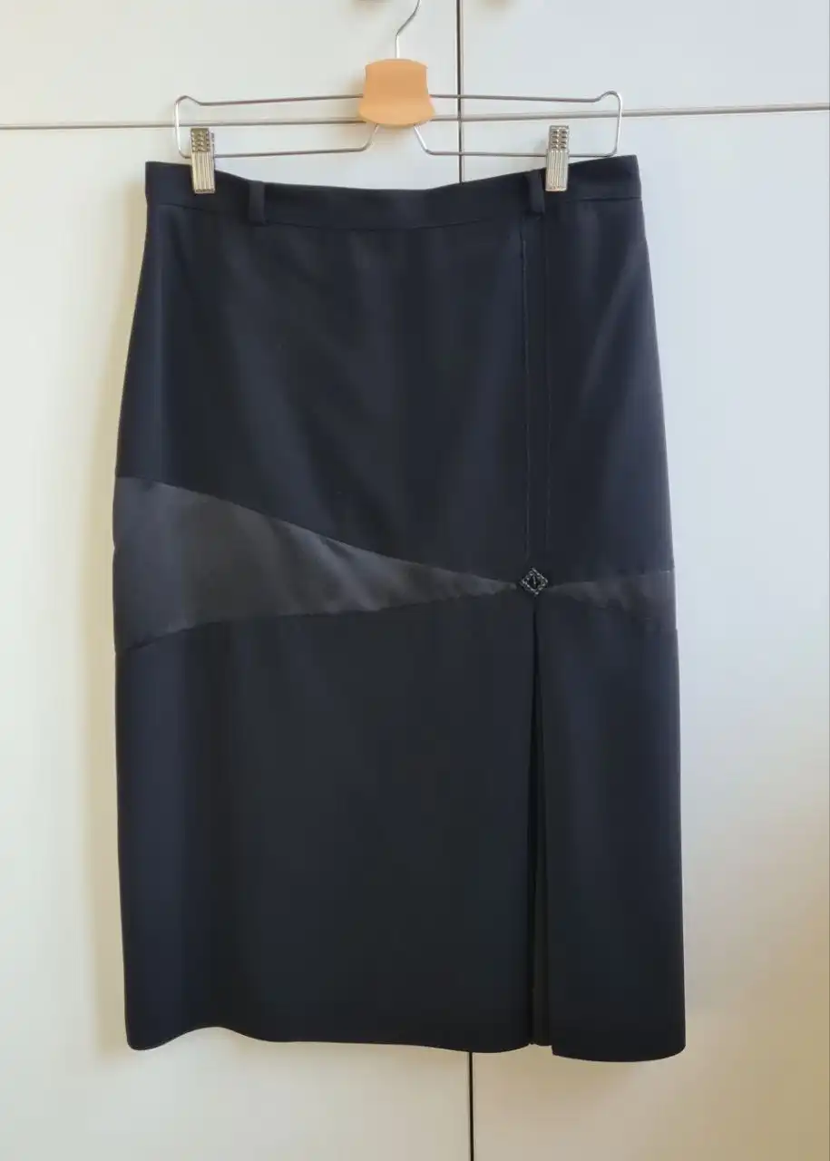 Женская юбка с атласной вставкой размер 46-48