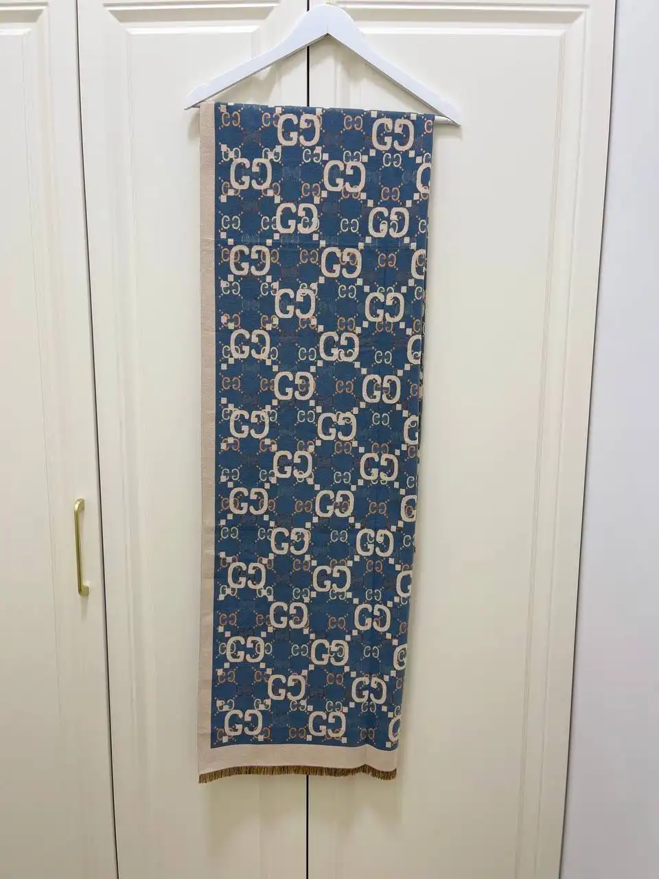 Женские шарфы из кашемира и шелка