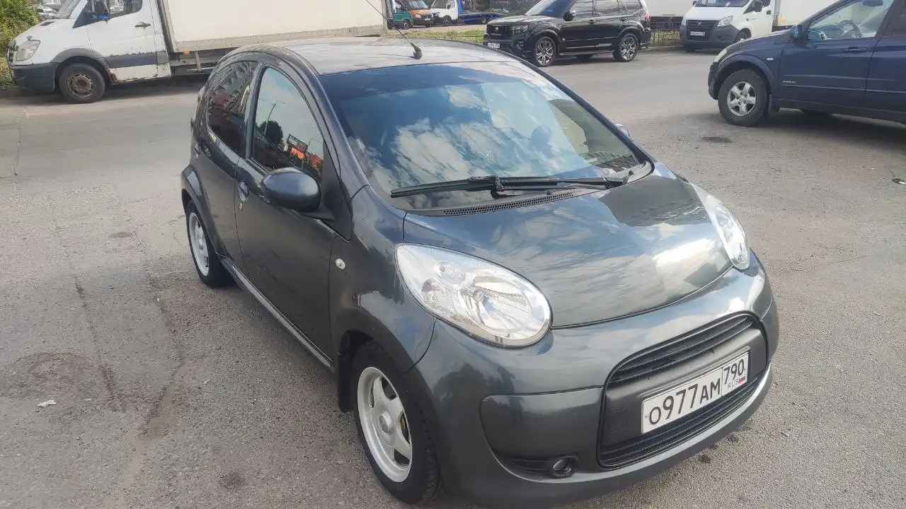 Продажа автомобиля 2010 года выпуска с двумя владельцами