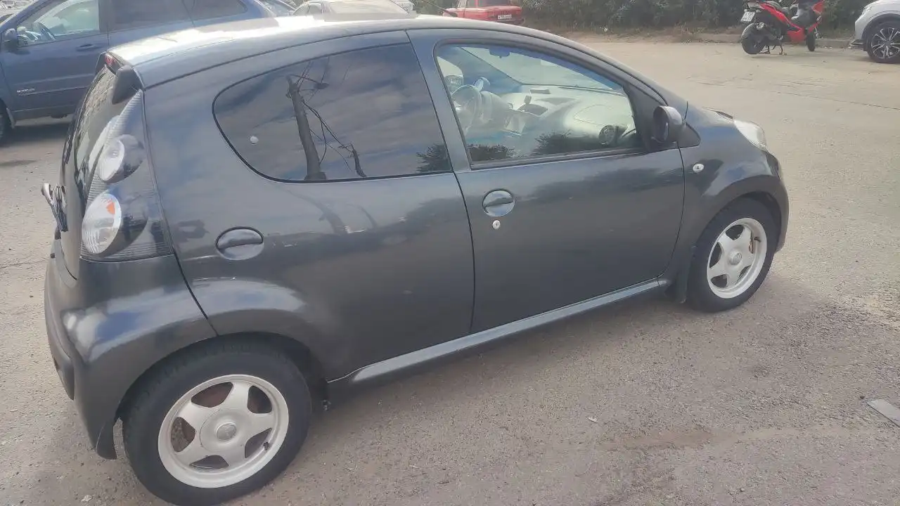 Продажа автомобиля 2010 года выпуска с двумя владельцами