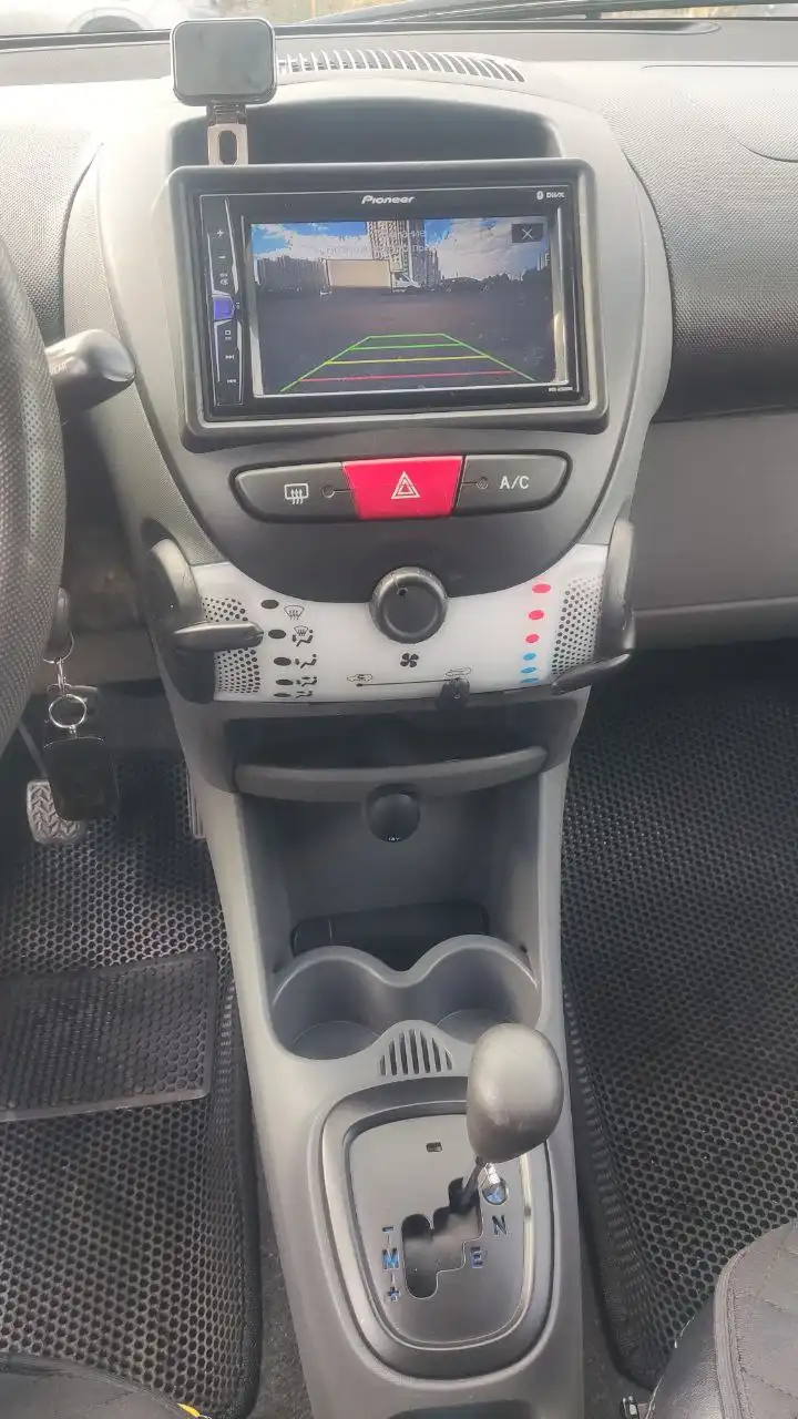 Продажа автомобиля 2010 года выпуска с двумя владельцами