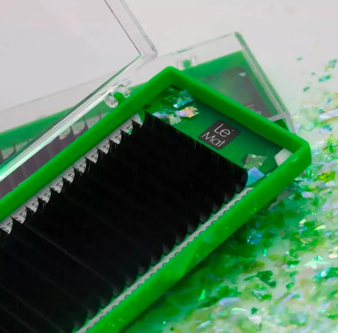 Палетки ресниц новые, остатки при закрытии салона