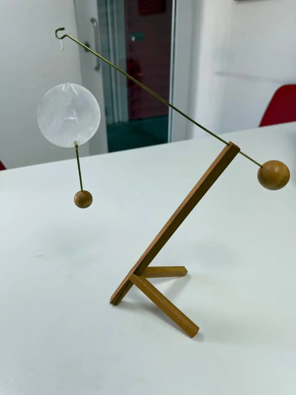 Продажа наборов Momo - настольный мобиль от Kinetic Levi