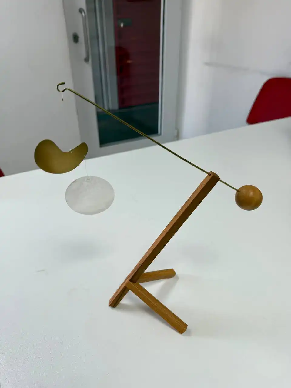 Продажа наборов Momo - настольный мобиль от Kinetic Levi