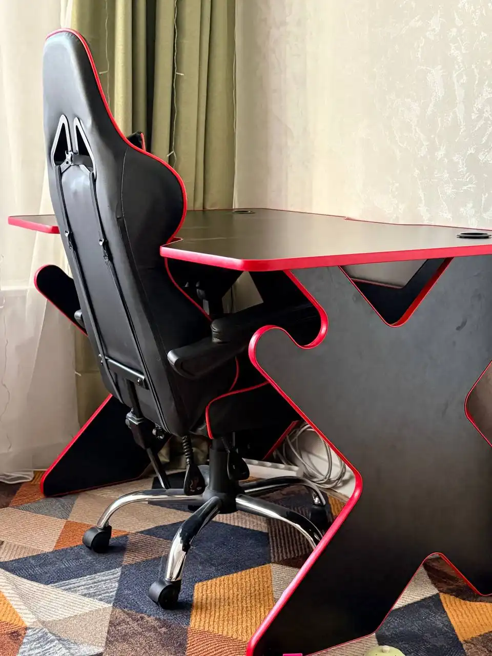 Игровой стол и кресло